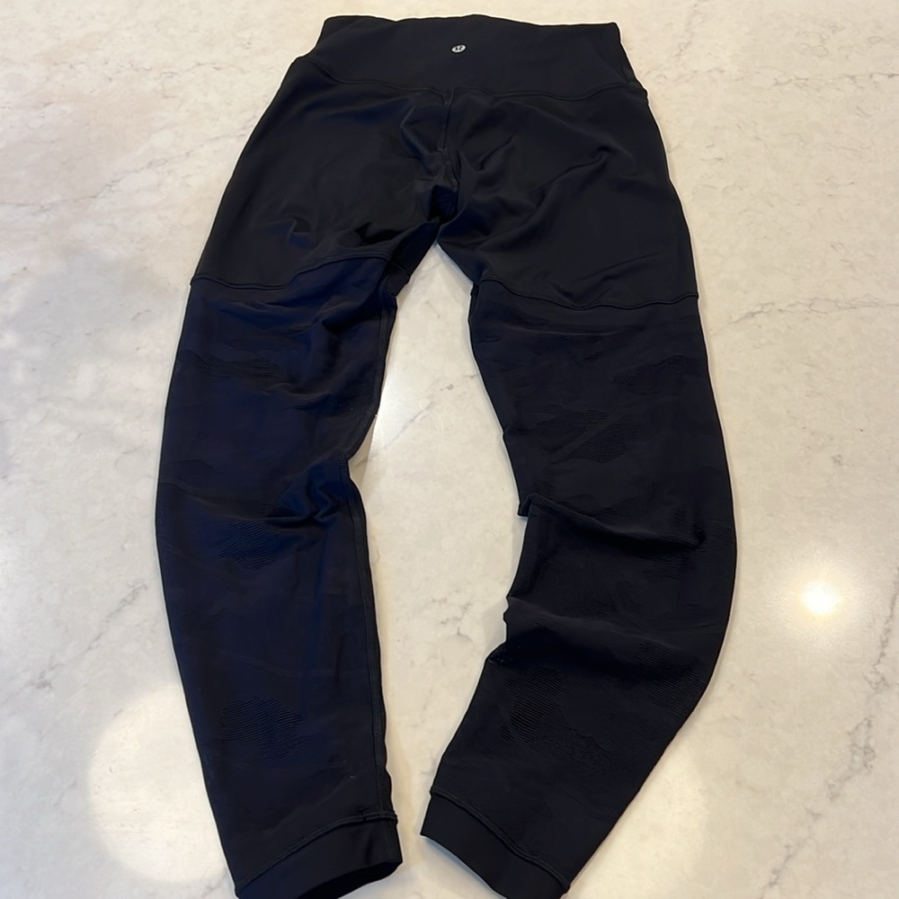 Lululemon Sheer Will High-Rise Tight‎ 28" *Camo
Black Size 8 - Picture 10 of 13